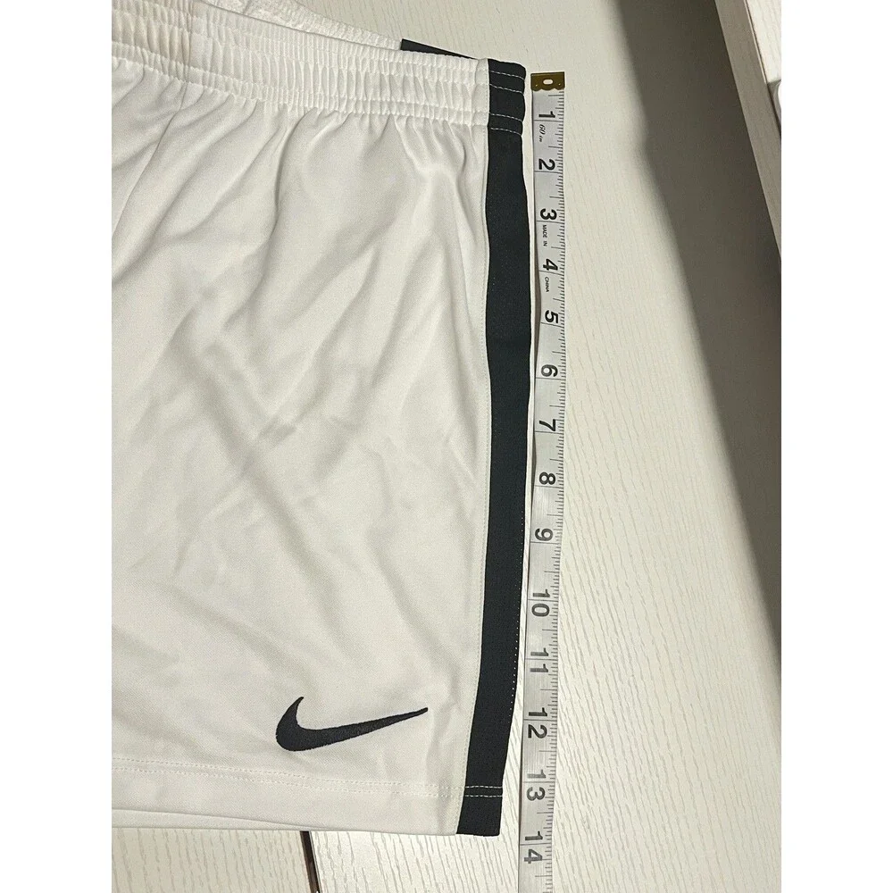 NWT Nike Youth Boys White Shorts Sz M